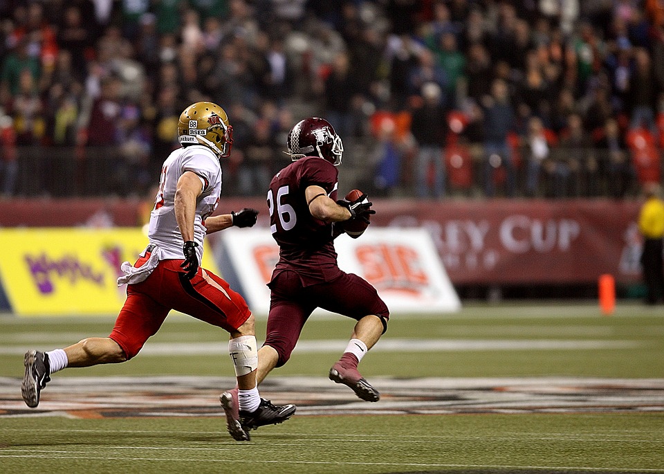 Football Game Players to explain the Audience Effect